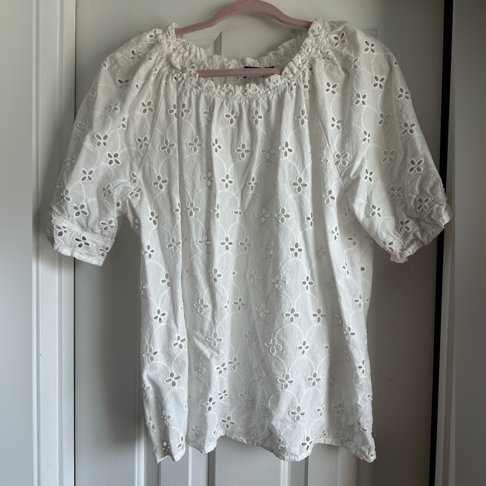 Eyelet Blouse with stretchy collar and sleeves!